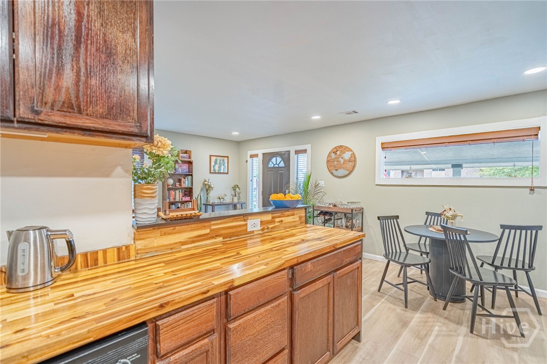 1919 E 51st Street Property Photo 14