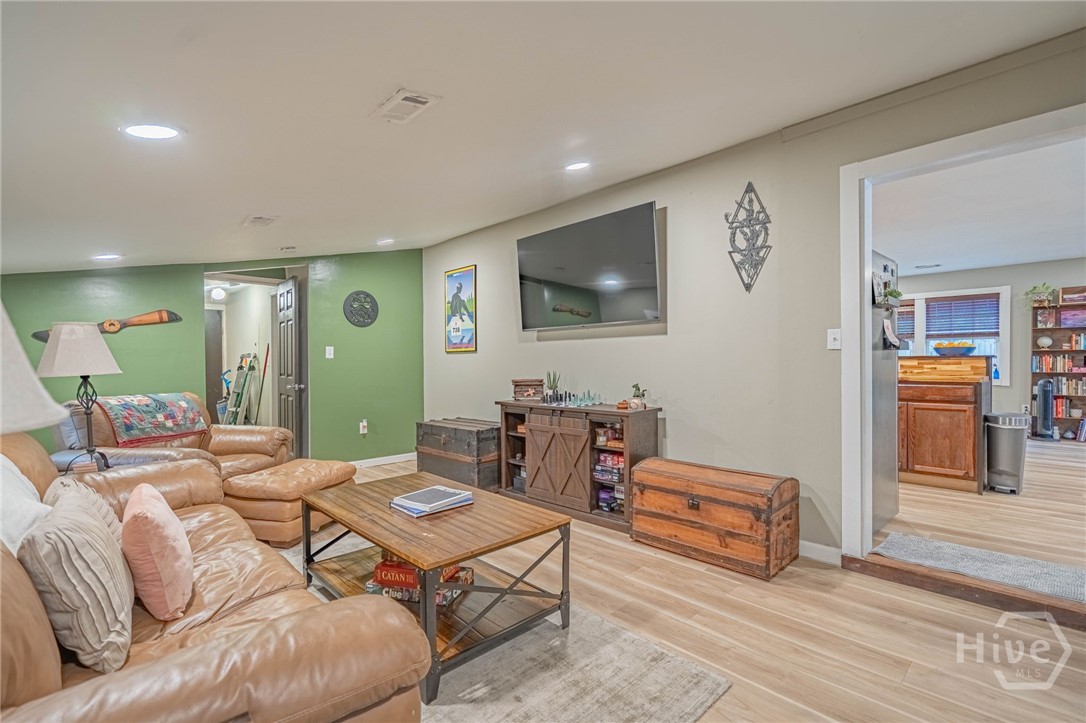 1919 E 51st Street Property Photo 18