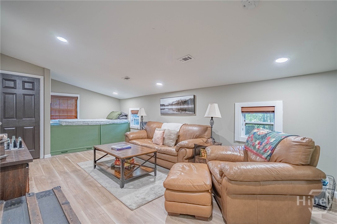 1919 E 51st Street Property Photo 19