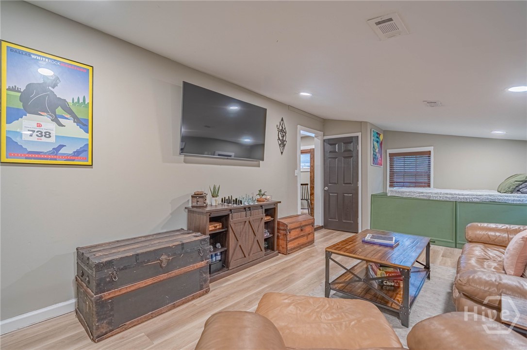 1919 E 51st Street Property Photo 20
