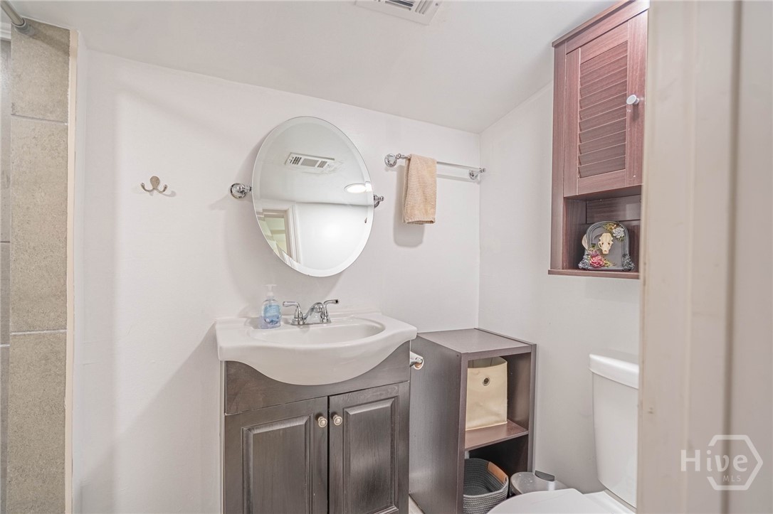 1919 E 51st Street Property Photo 23