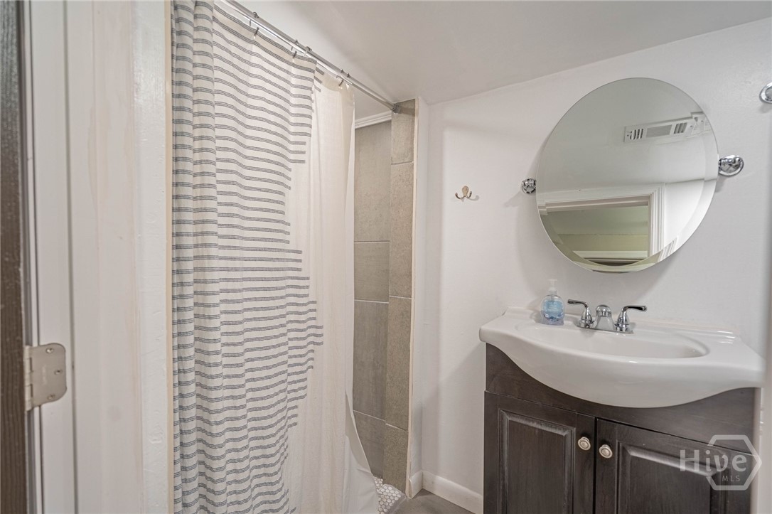 1919 E 51st Street Property Photo 24