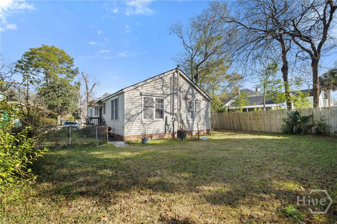 723 E 39th Street Property Photo 8