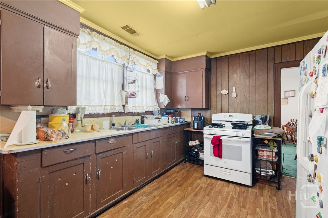 723 E 39th Street Property Photo 16