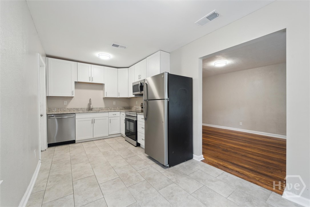 1313 E 55th Street Property Photo 6