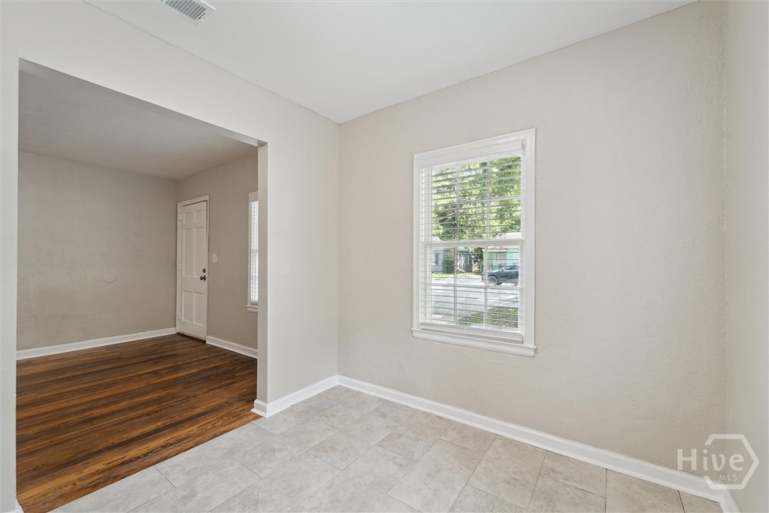 1313 E 55th Street Property Photo 12
