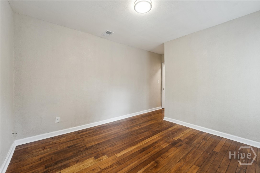 1313 E 55th Street Property Photo 15