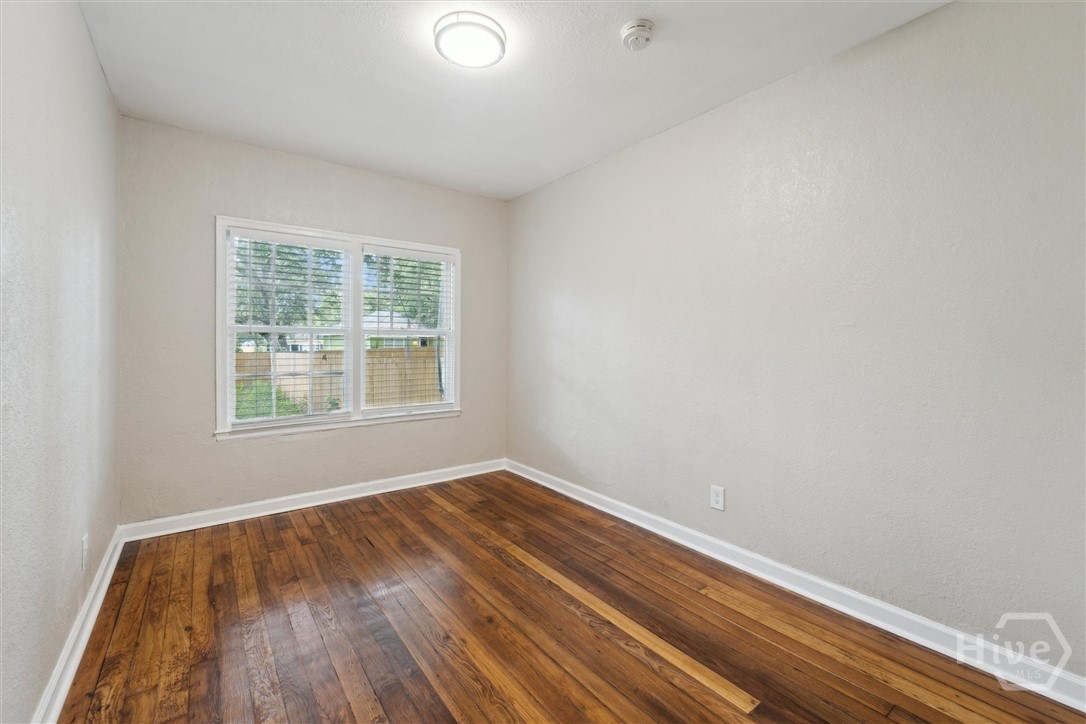 1313 E 55th Street Property Photo 17