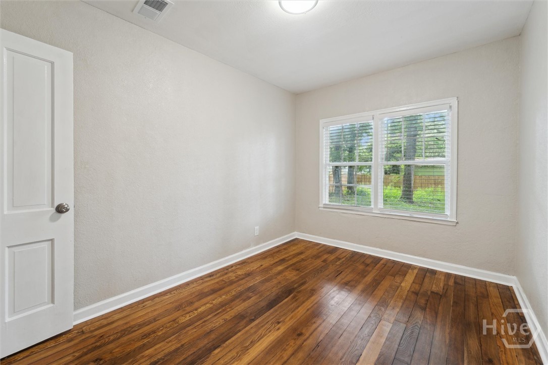 1313 E 55th Street Property Photo 18