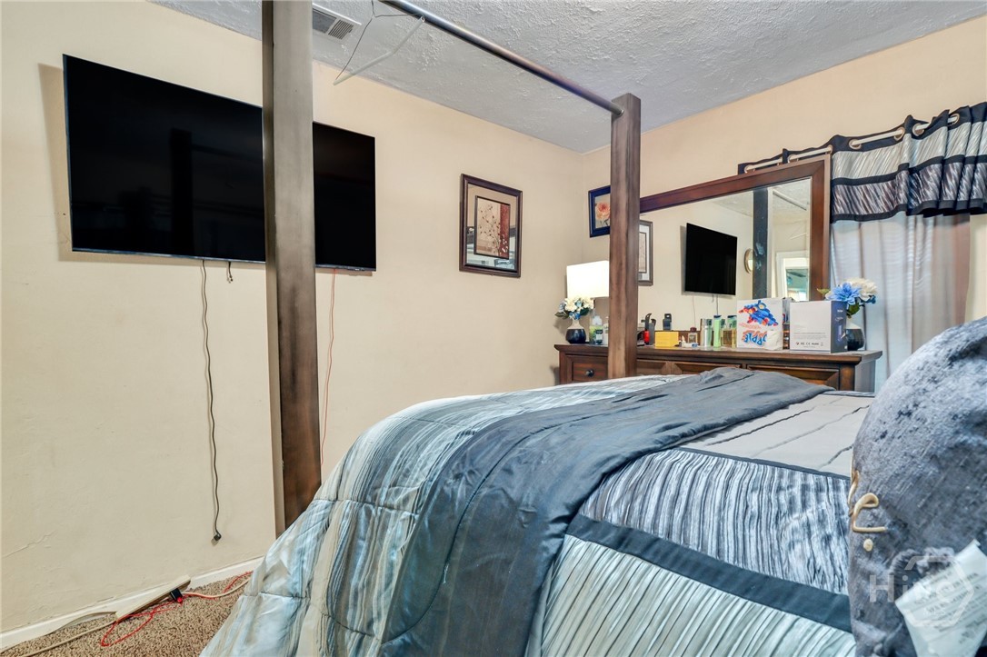 1313 E 55th Street Property Photo 41