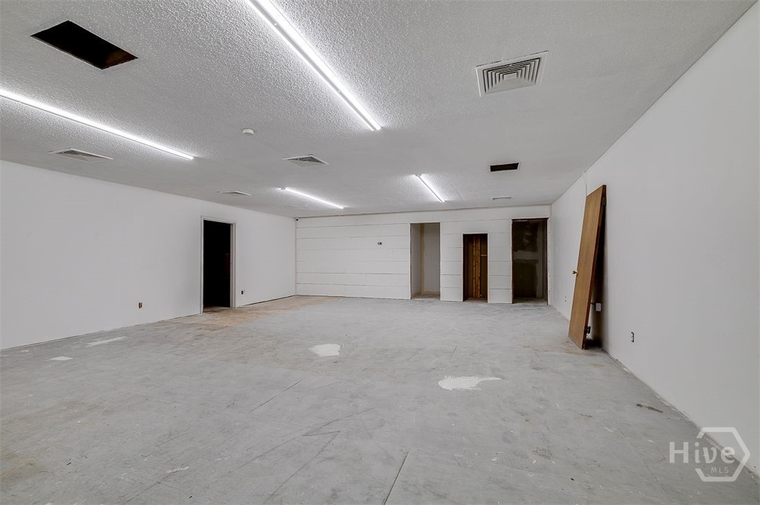 667 Godfrey Road Se Property Photo 8