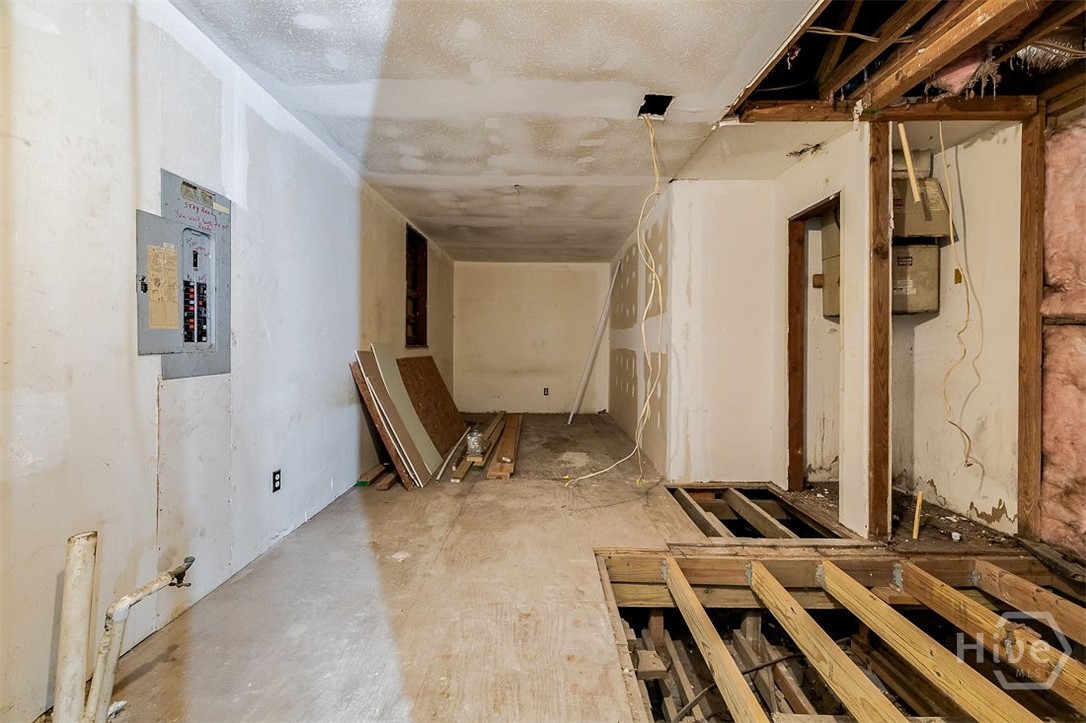 667 Godfrey Road Se Property Photo 12