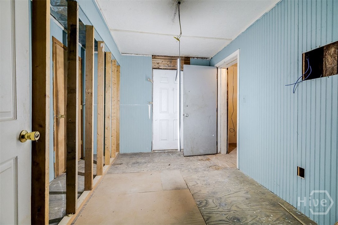 667 Godfrey Road Se Property Photo 13