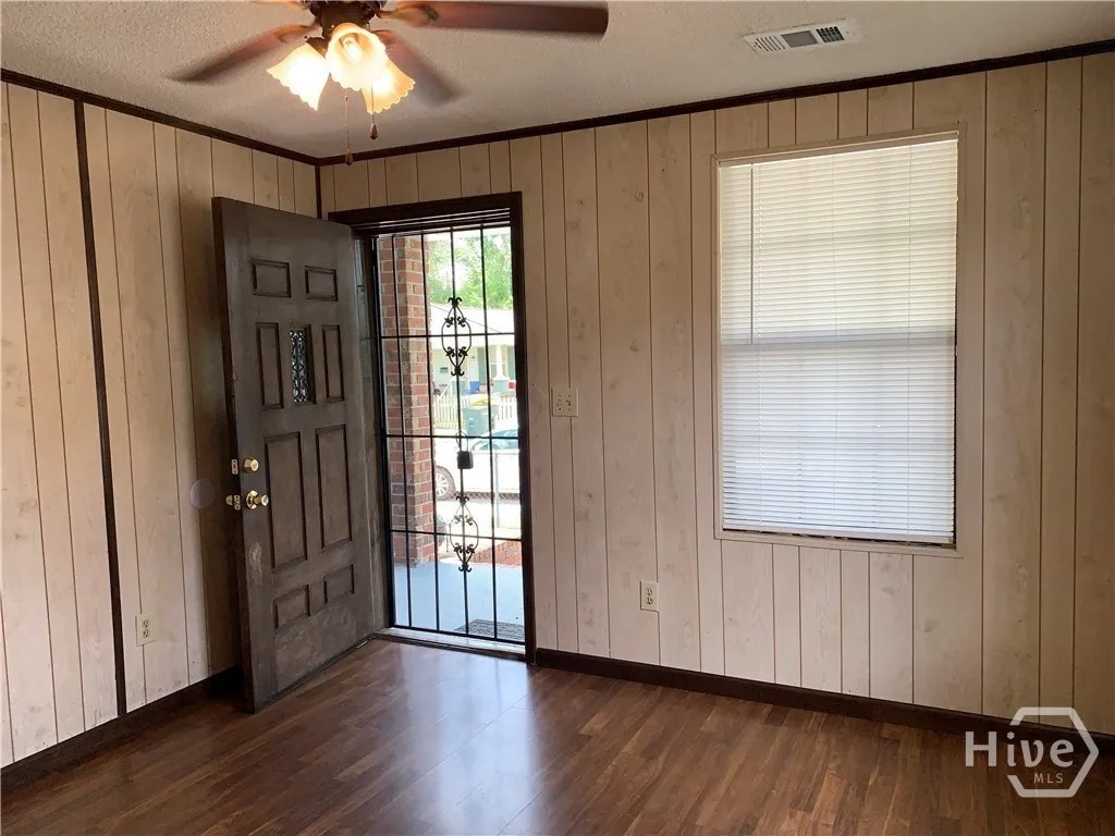 708 E 32nd Street Property Photo 4