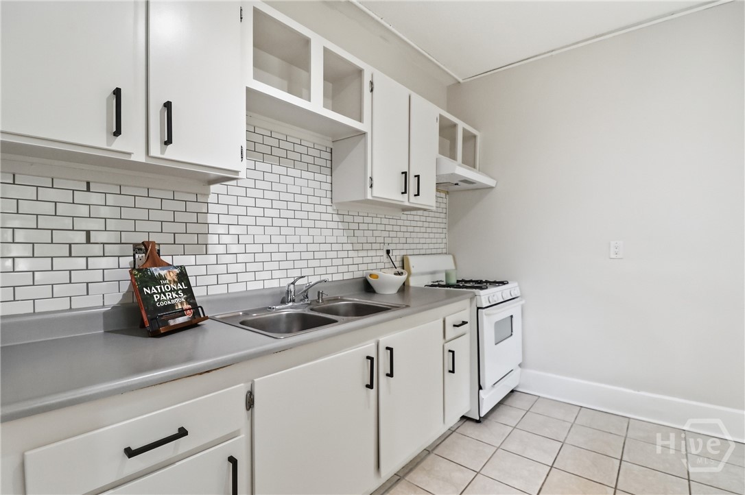 647 E 37th Street Property Photo 19