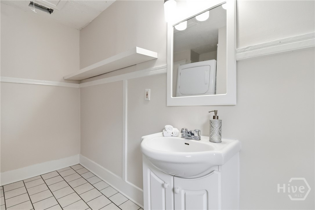 647 E 37th Street Property Photo 32