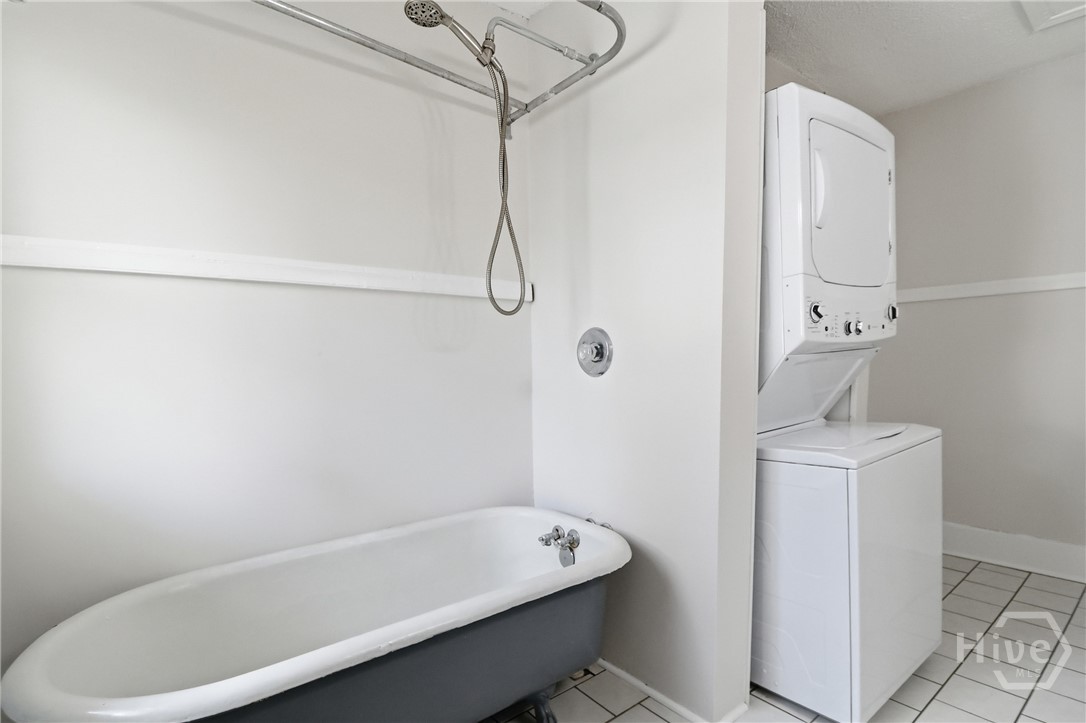 647 E 37th Street Property Photo 33