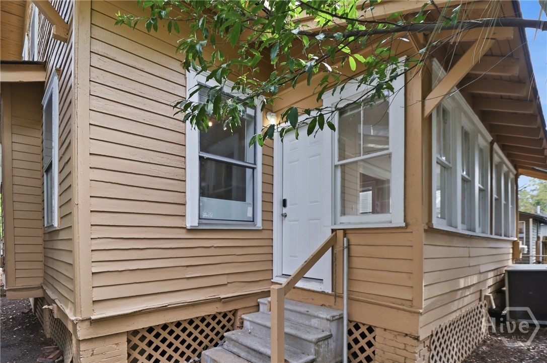 647 E 37th Street Property Photo 34