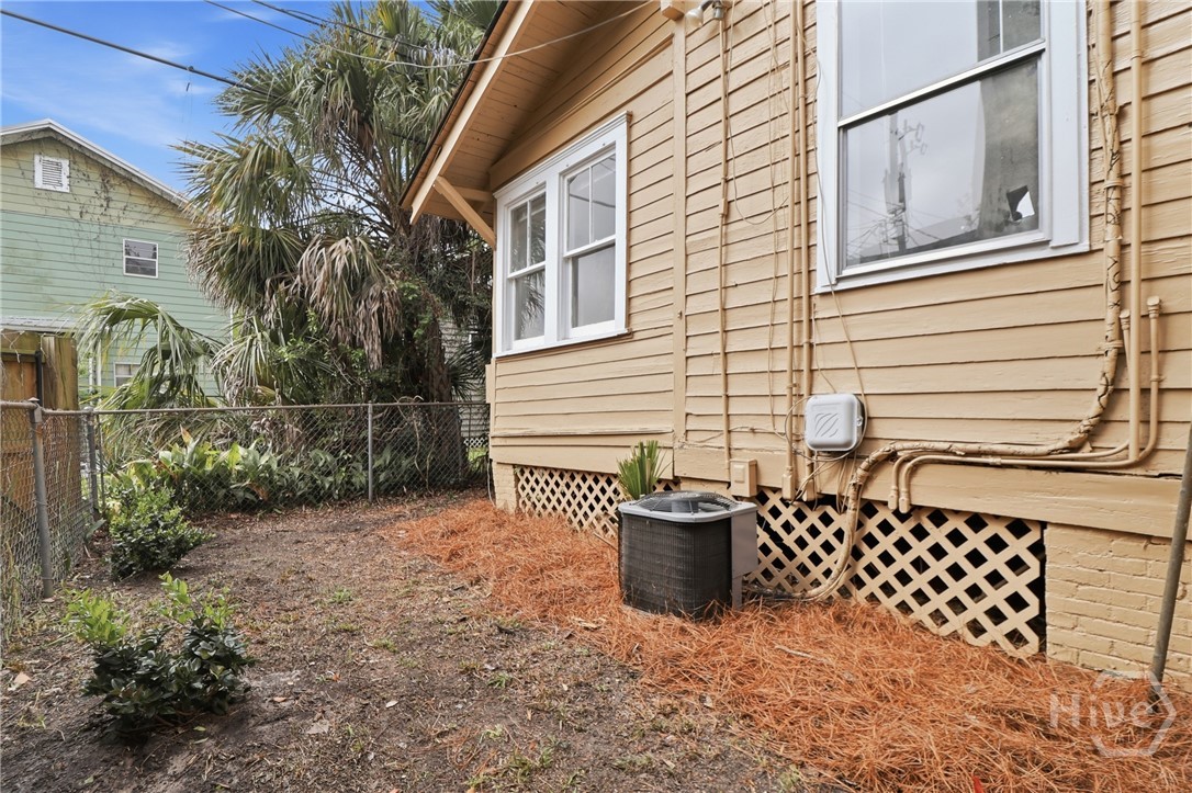 647 E 37th Street Property Photo 35