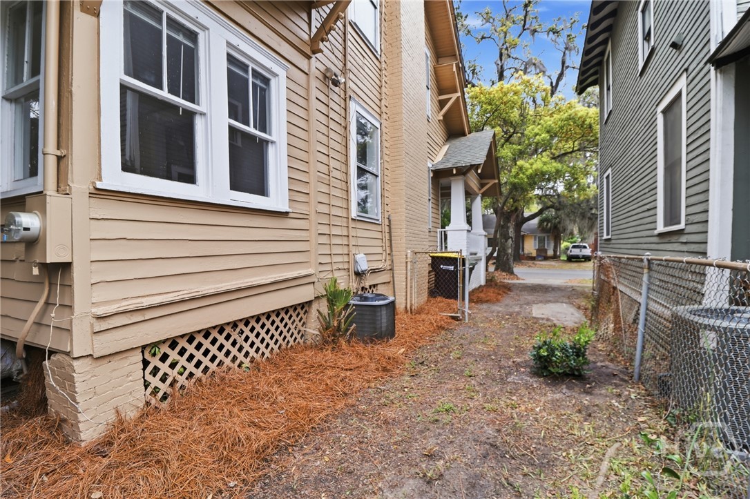 647 E 37th Street Property Photo 39