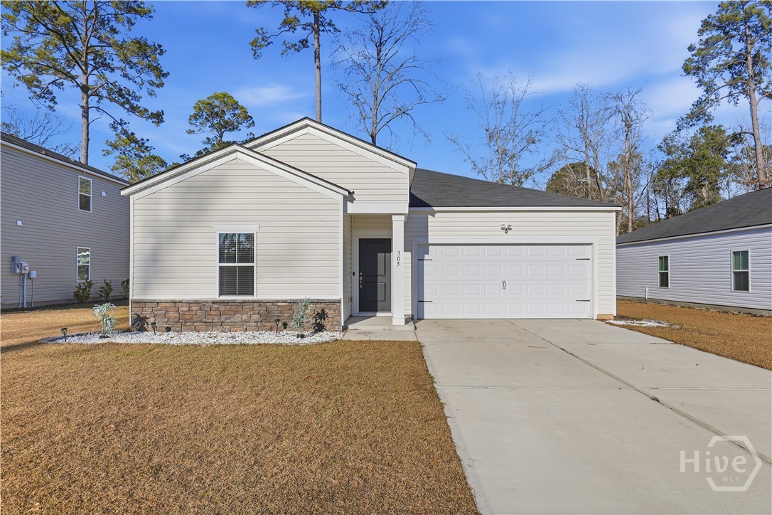 305 Lillian Street Property Photo 2