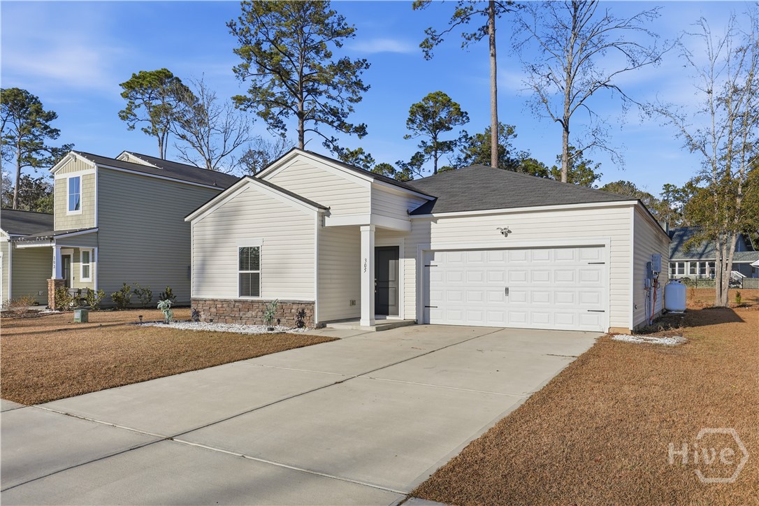 305 Lillian Street Property Photo 4