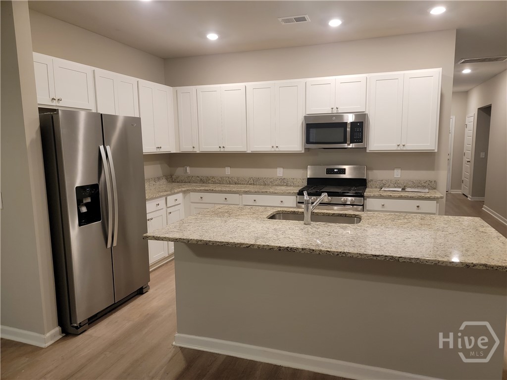 305 Lillian Street Property Photo 8