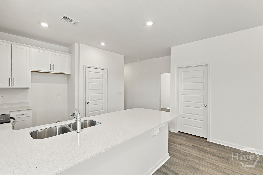 1060 Lakes Boulevard Property Photo 9
