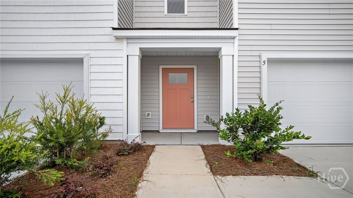 105 Gardens Drive Property Photo 4