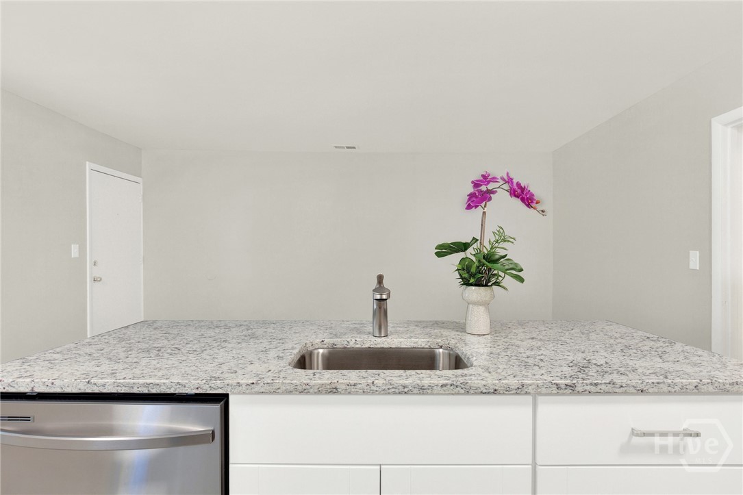1311 E 55th Street Property Photo 11