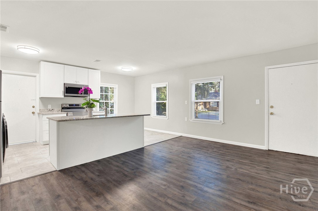 1311 E 55th Street Property Photo 48