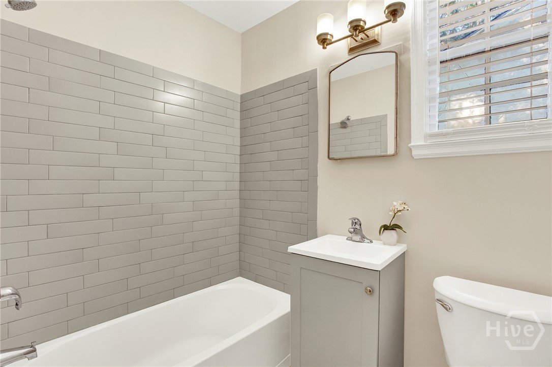 1311 E 55th Street Property Photo 58
