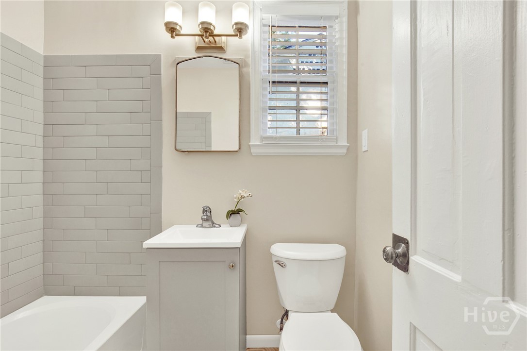 1311 E 55th Street Property Photo 59