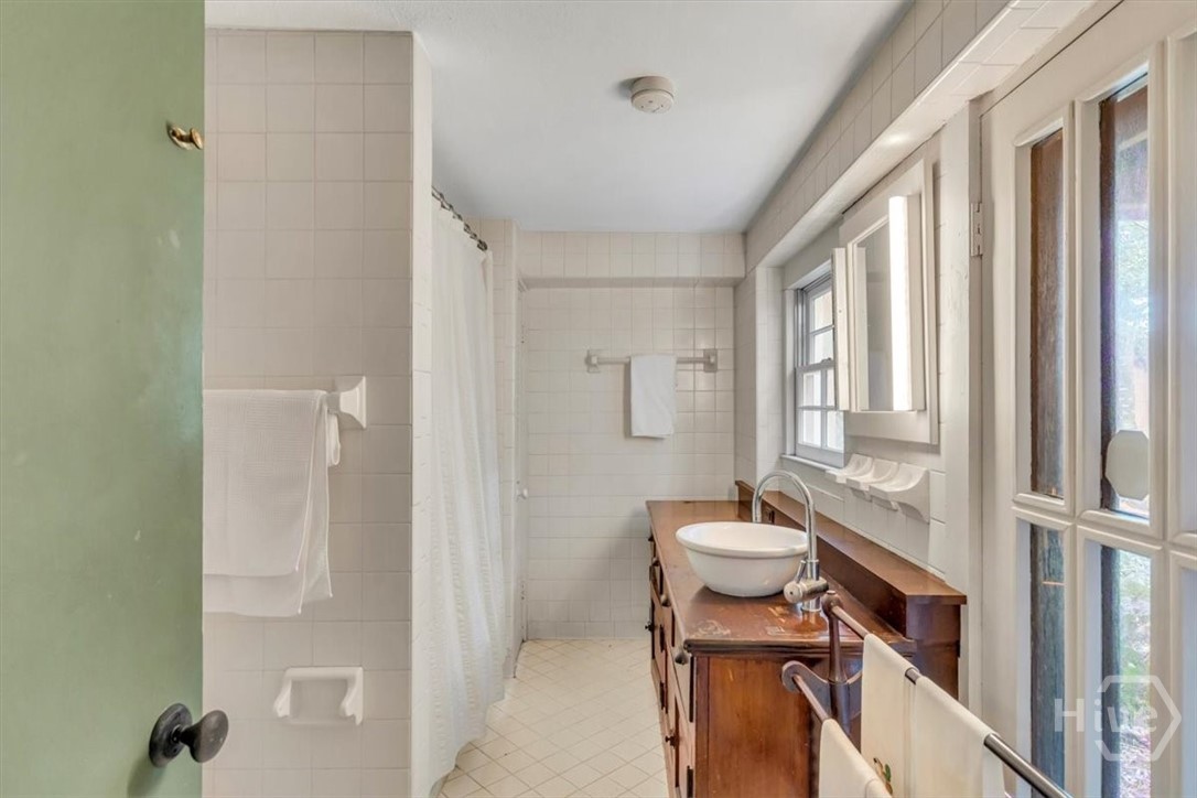 211 E Charlton Street Property Photo 46