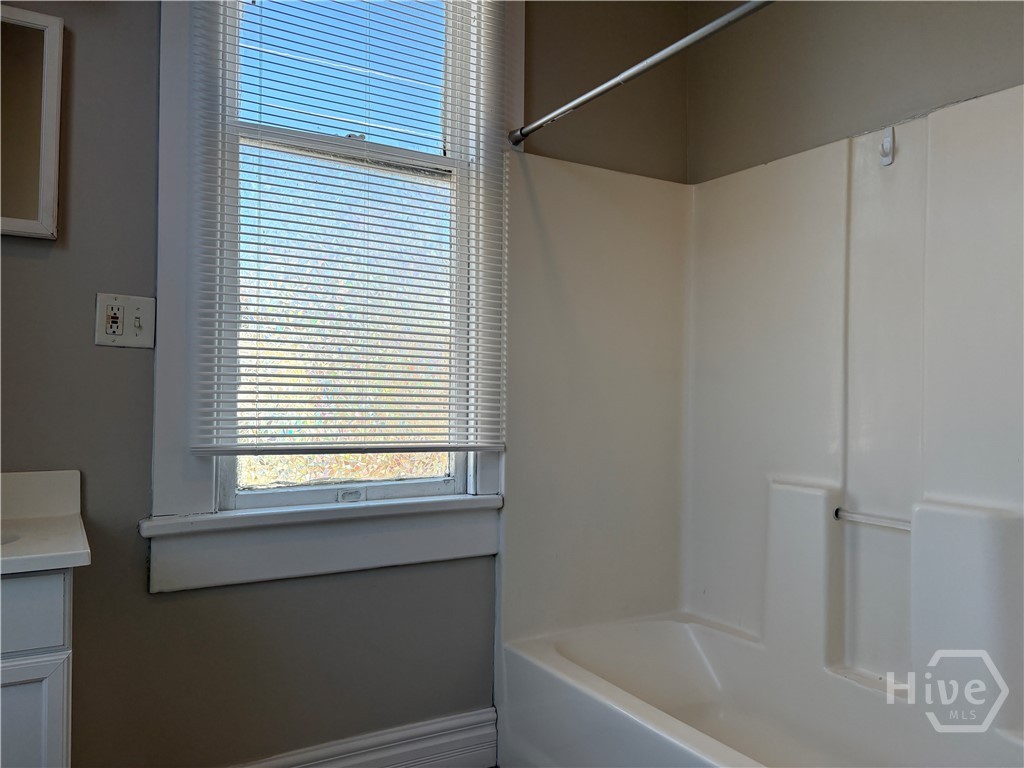 836 E Henry Street C Property Photo 9