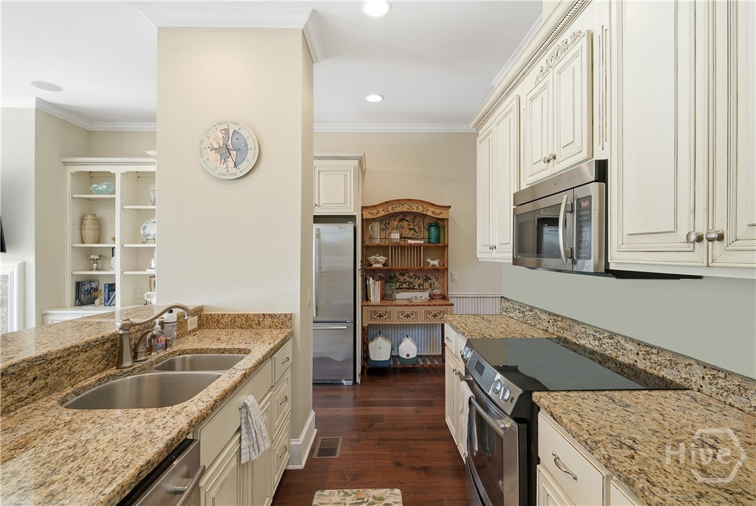 114 Riverfront Circle Property Photo 15