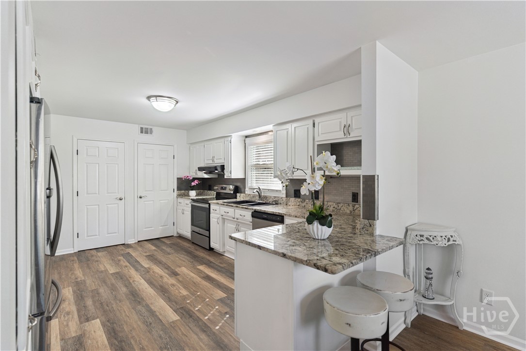 240 Georgia Street Property Photo 8