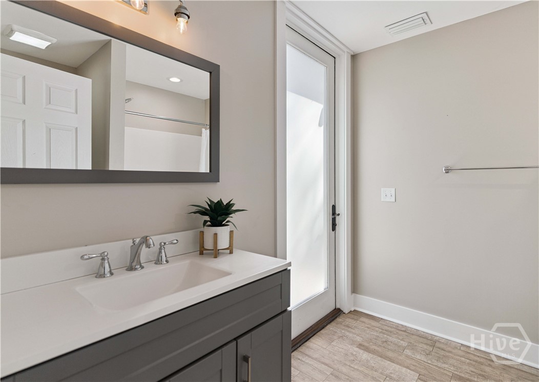 240 Georgia Street Property Photo 23