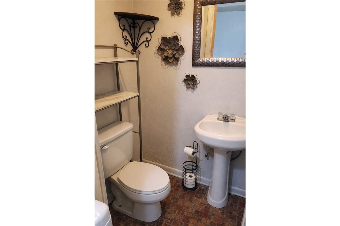 2221 Lorraine Court Property Photo 9