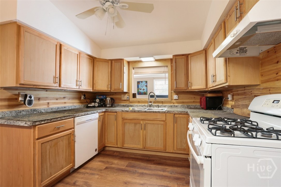 506 Mclaws Street Property Photo 23