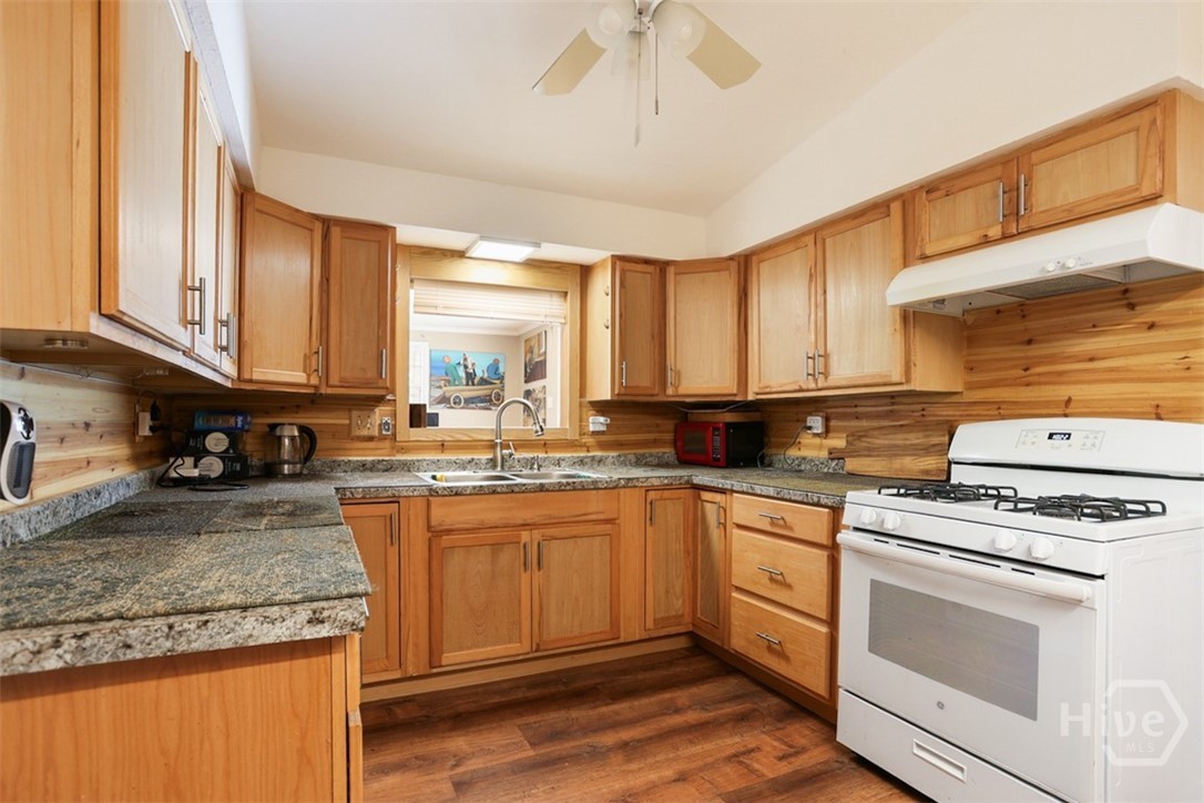 506 Mclaws Street Property Photo 24