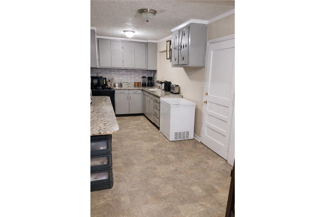 2348 Toussaint Avenue Property Photo 6