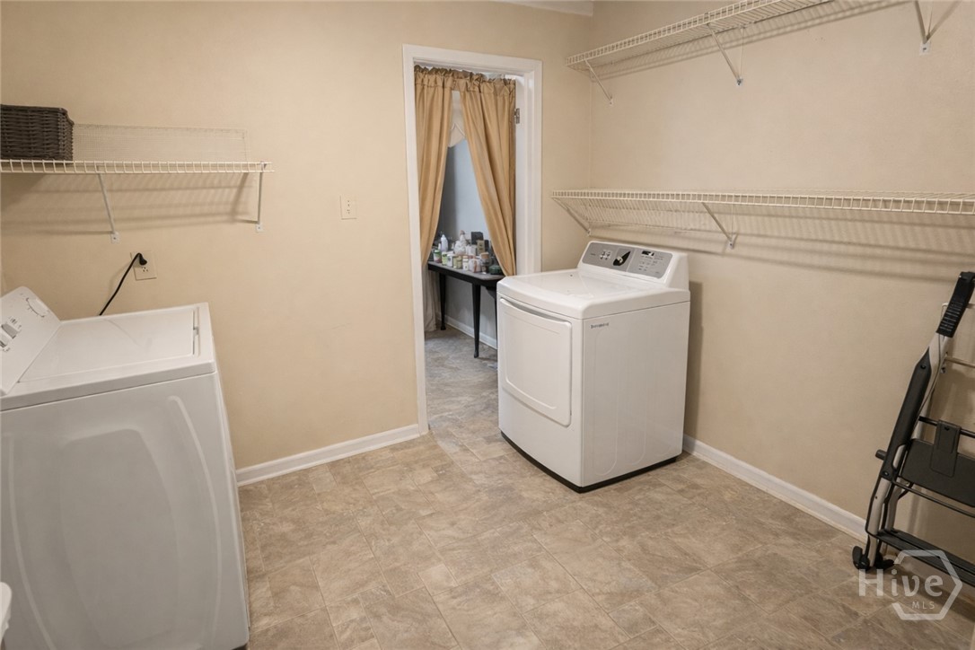 2348 Toussaint Avenue Property Photo 7