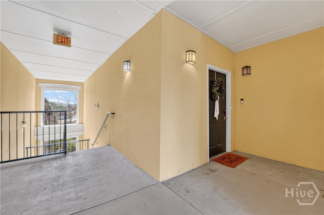 2136 Whitemarsh Way Property Photo 2