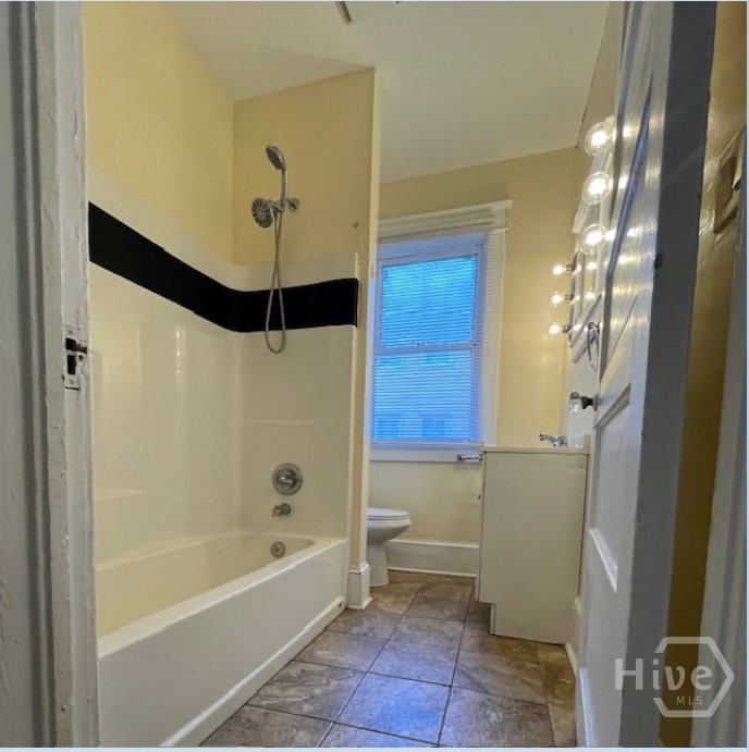 1115 E 32nd Street Property Photo 5