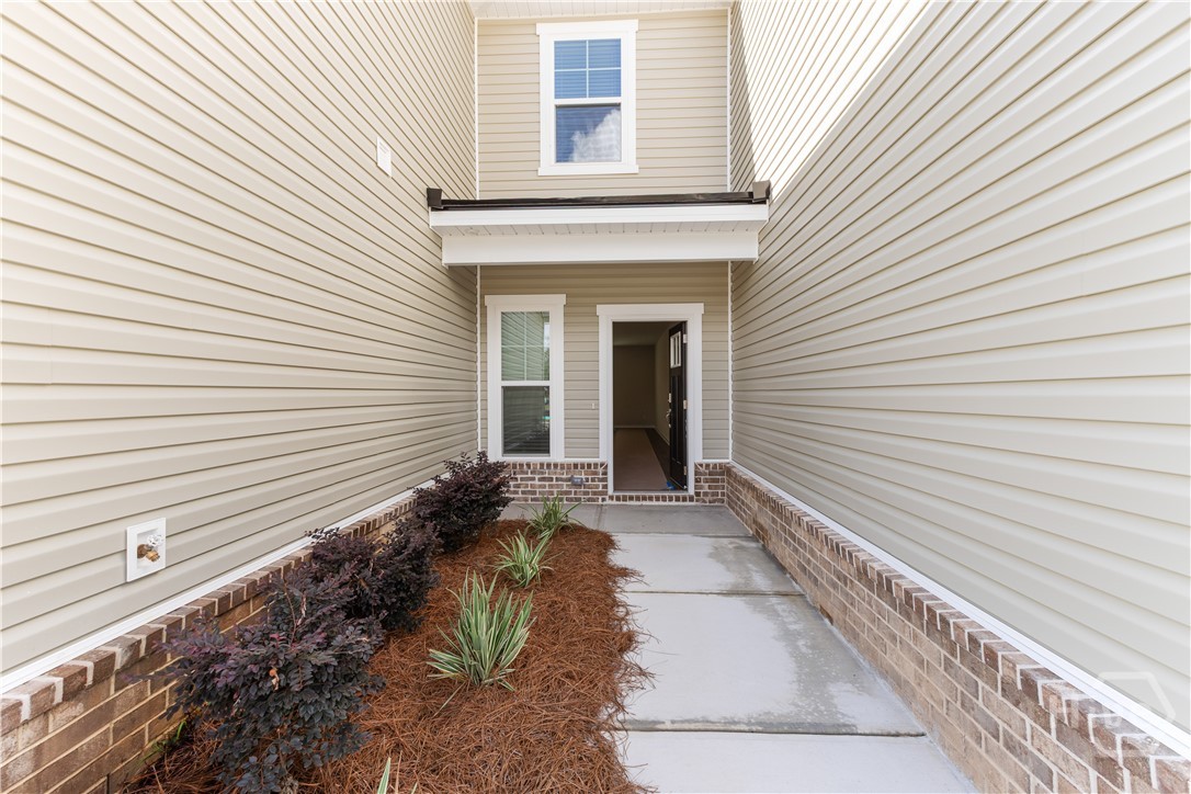 109 Pinebury Road Property Photo 2