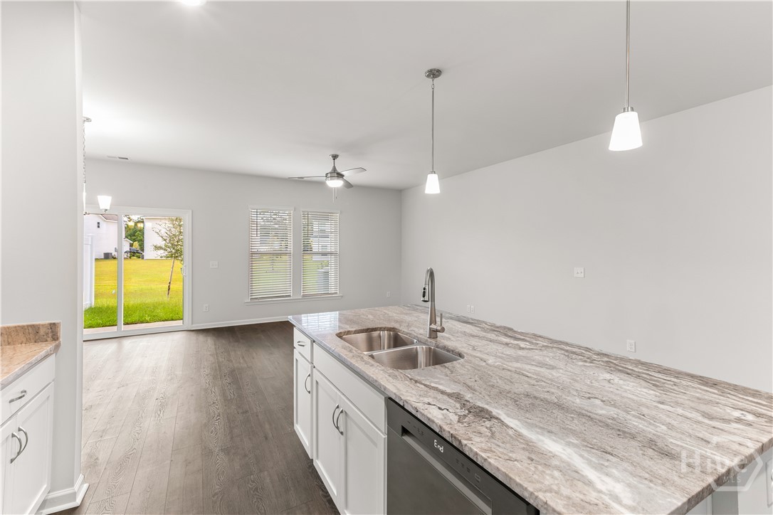 109 Pinebury Road Property Photo 4