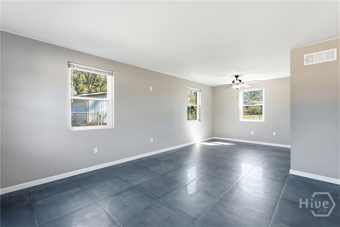 407 Willow Road Property Photo 2