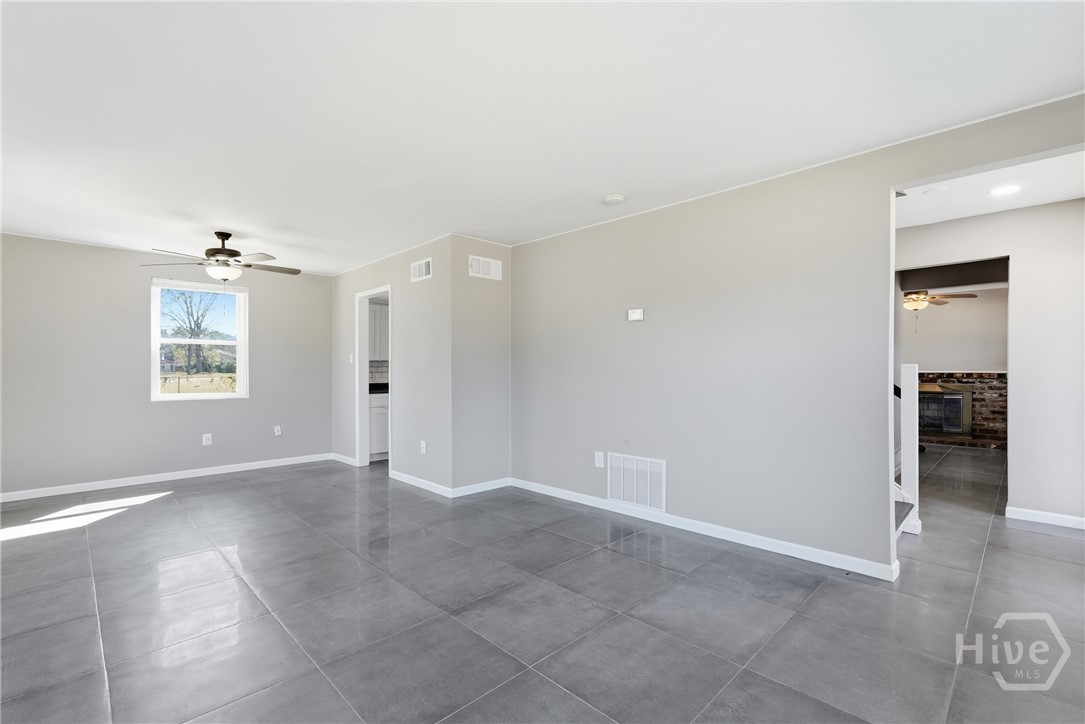 407 Willow Road Property Photo 3