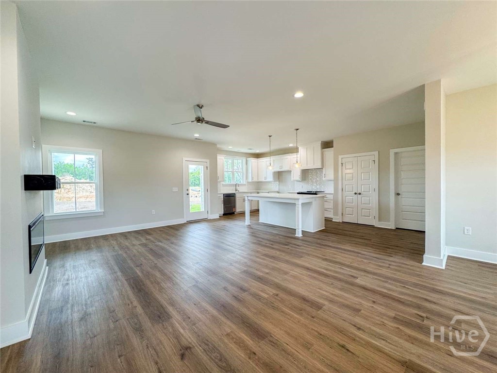 362 Cottage Loop Property Photo 4